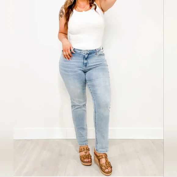 Judy Blue MR Medium Wash V Front Cuffed Boyfriend Jeans Cool Tech Various NEW - Picture 6 of 16